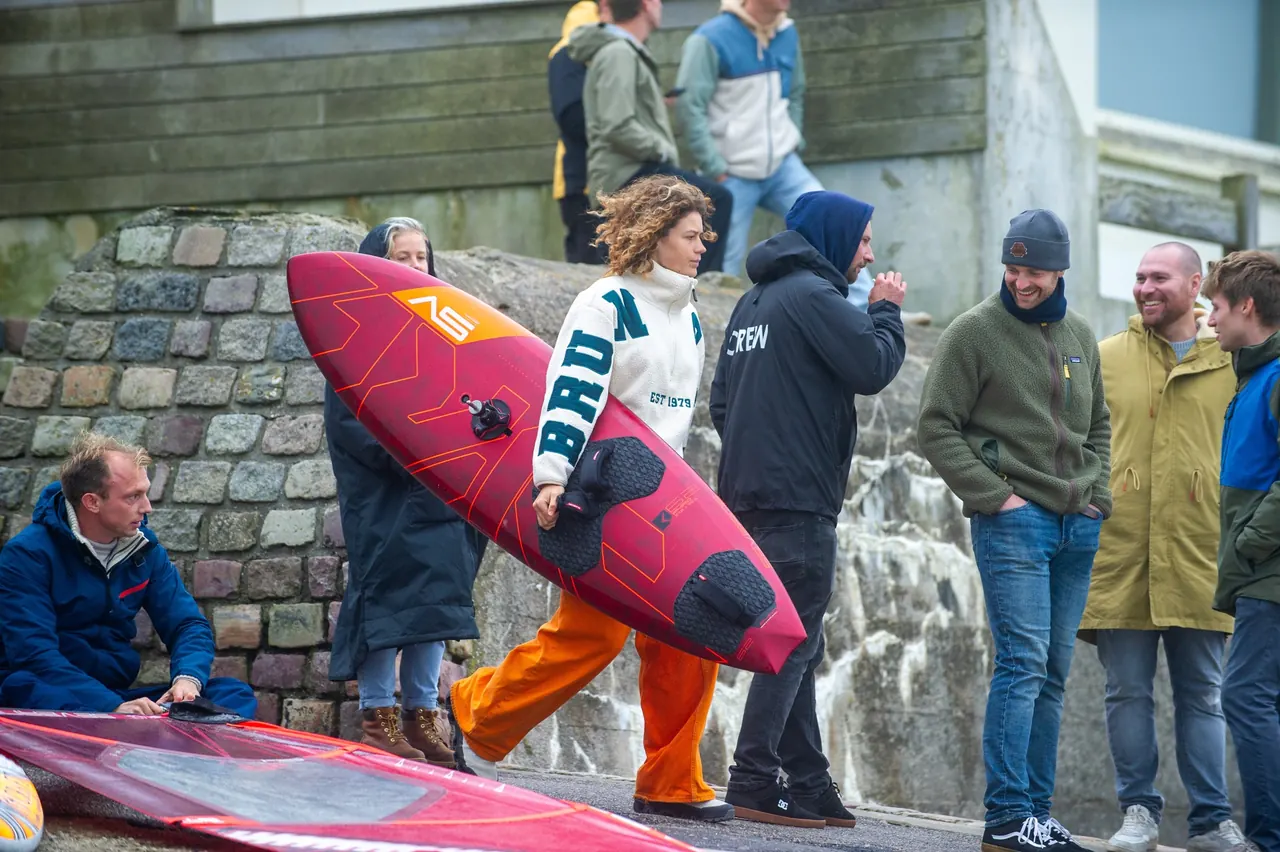 Jonge windsurfers op het eerste BK youth in Wimereux