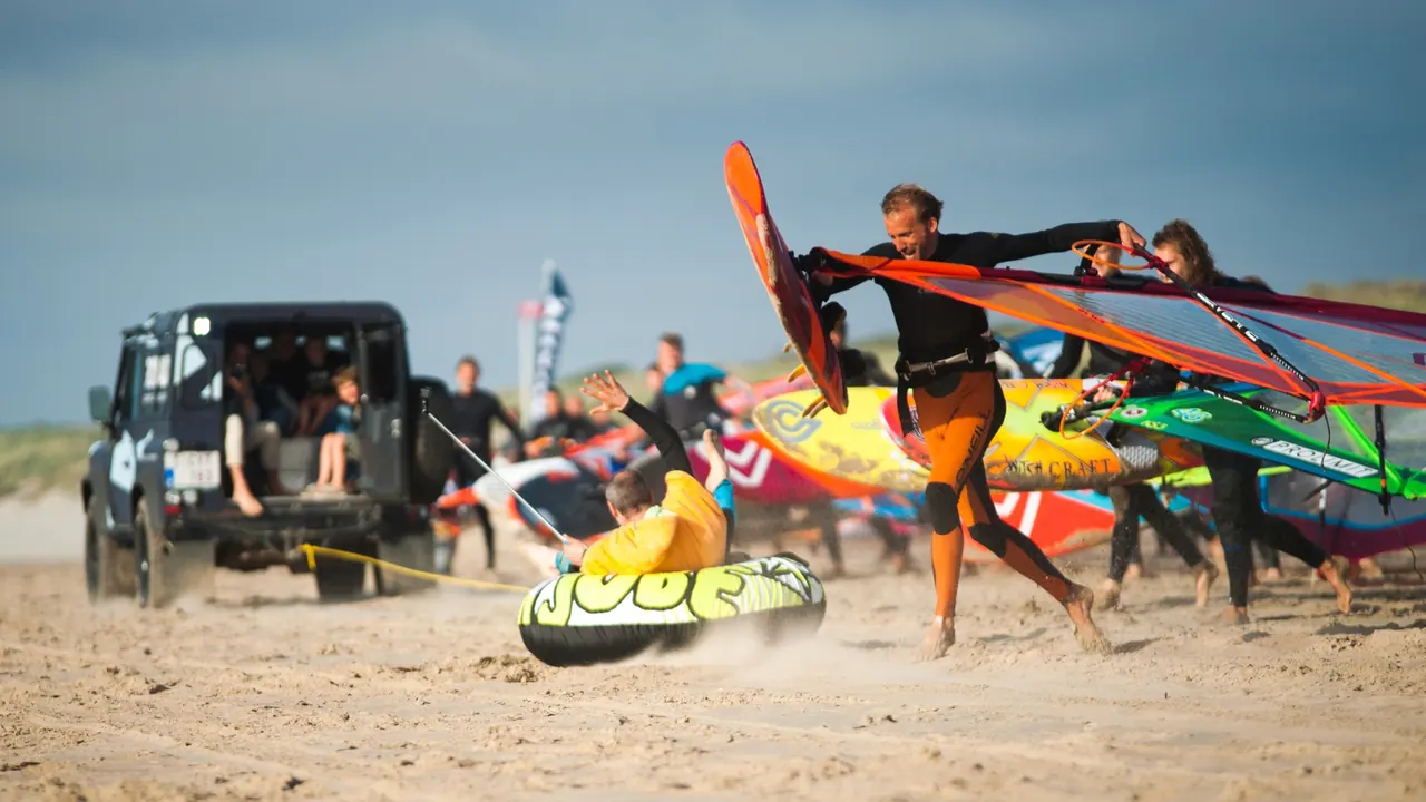 Leeg strand tijdens de coronajaren