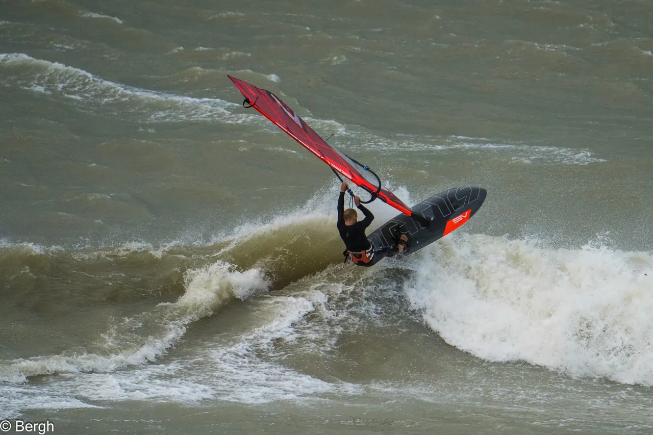 Windsurfer tijdens het BK Wave 2022